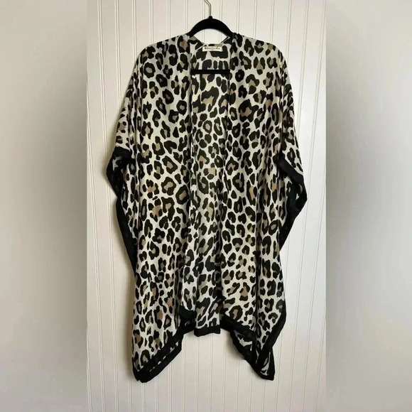 Lightweight flowy animal print open front short sleeve kimono one size G44 - Picture 1 of 5